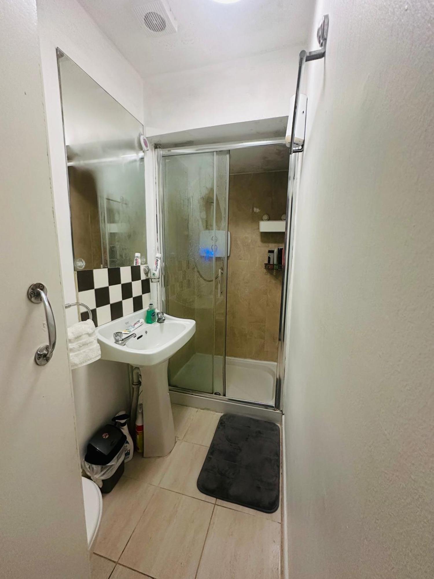 Spacious Room In Dublin Exteriör bild